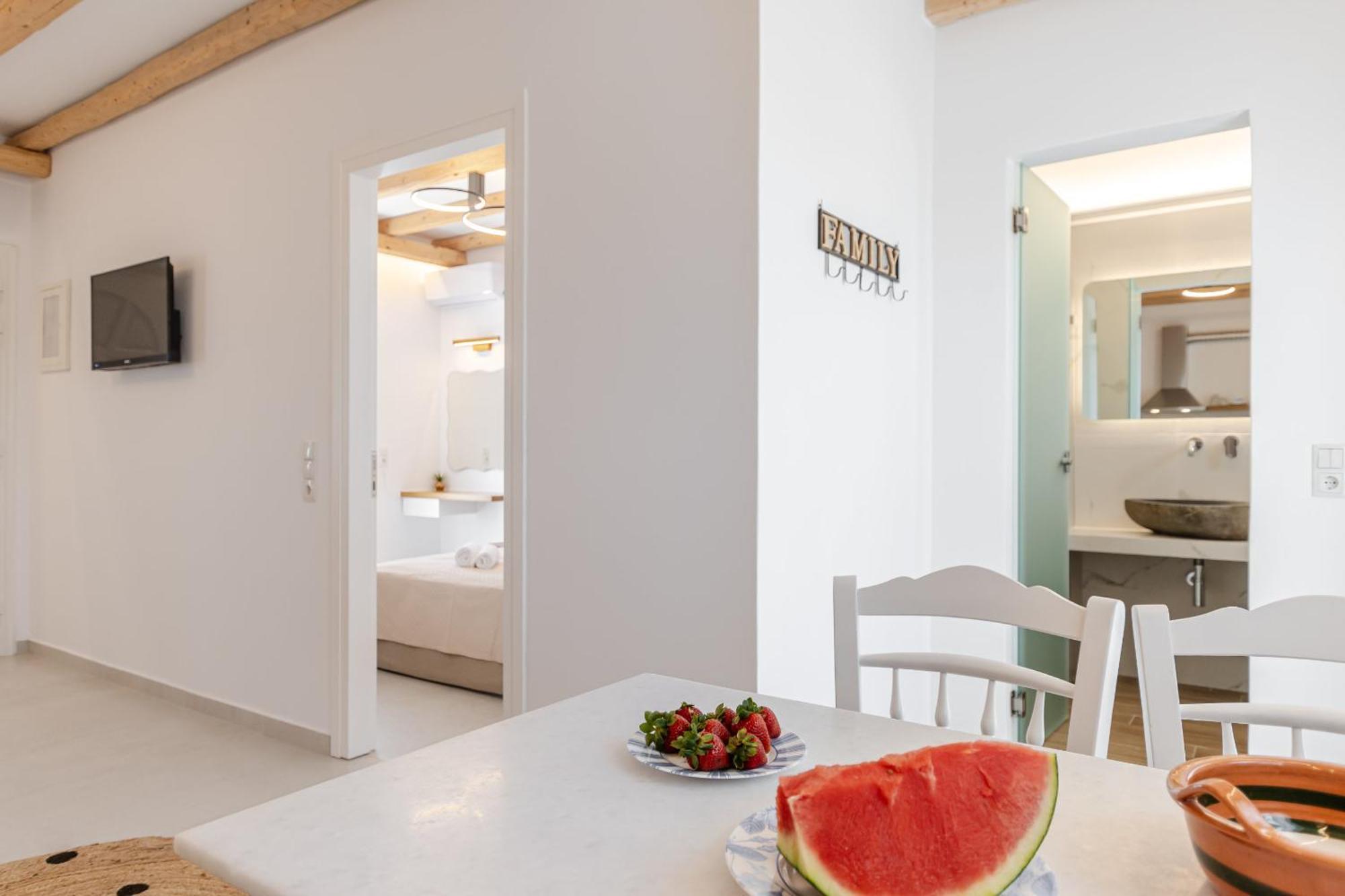 Birikos Hotel & Suites Agios Prokopios  Buitenkant foto